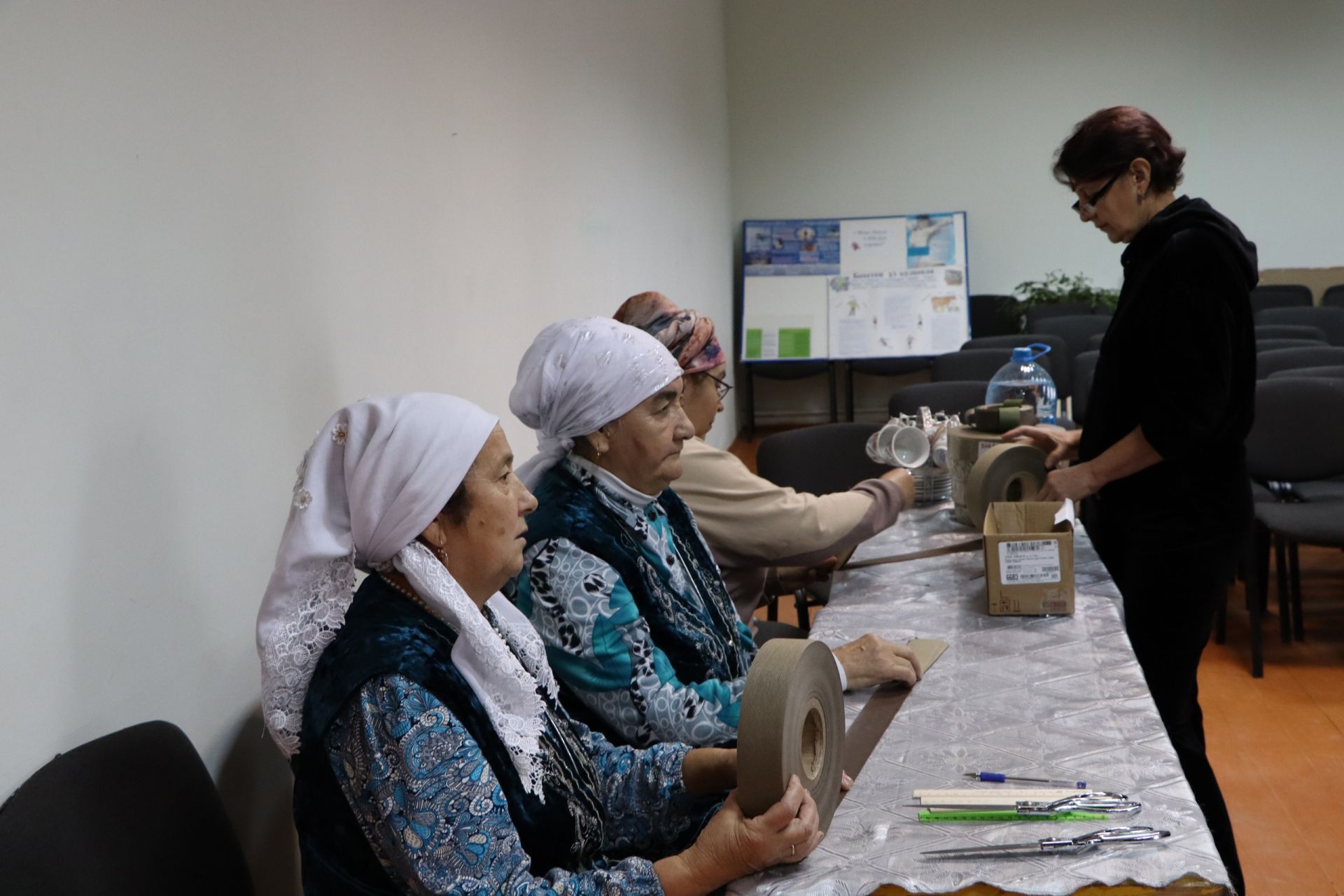 В 12 домах культуры района организованы площадки по плетению маскировочных сетей