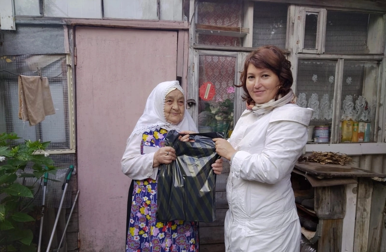 Апас китапханәчеләре өлкән хезмәттәшләре белән очрашты