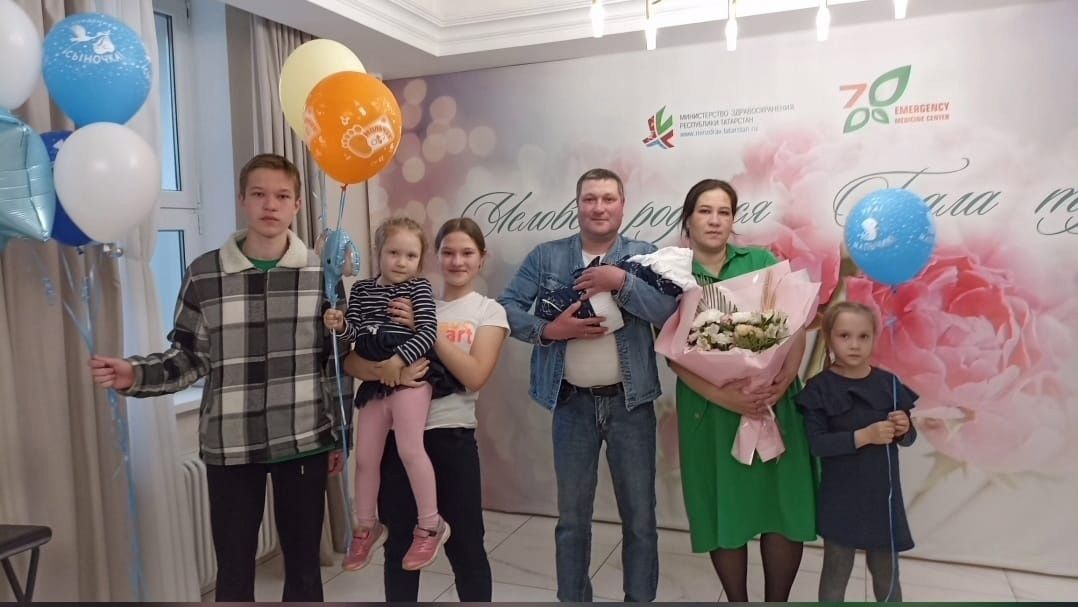 Апастан 5 бала әнисе Рамилә Әхмәтҗанова – икенче дәрәҗә “Герой-Ана” күкрәк билгесенә ия