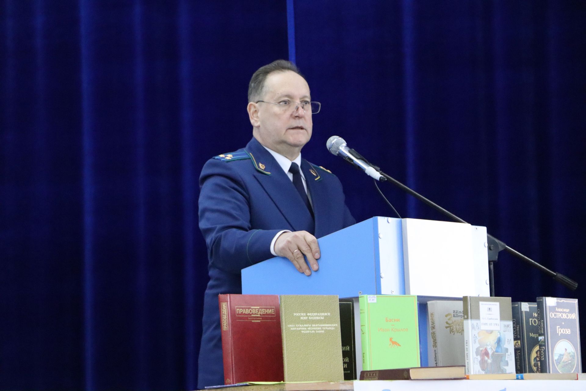 Апаста студентлар прокурор киңәшләрен тыңлады