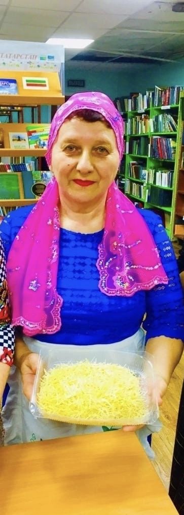Борнаш авылында мобилизацияләнүчеләр өчен өй токмачы әзерлиләр