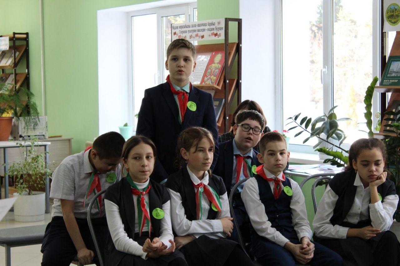 Апас үзәк китапханәсендә “Урман калейдоскопы” дип исемләнгән экологик сәгать узды
