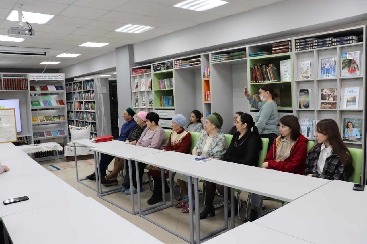 Апас үзәк китапханәсендә “Үз буыныңны бел” кичәсе узды