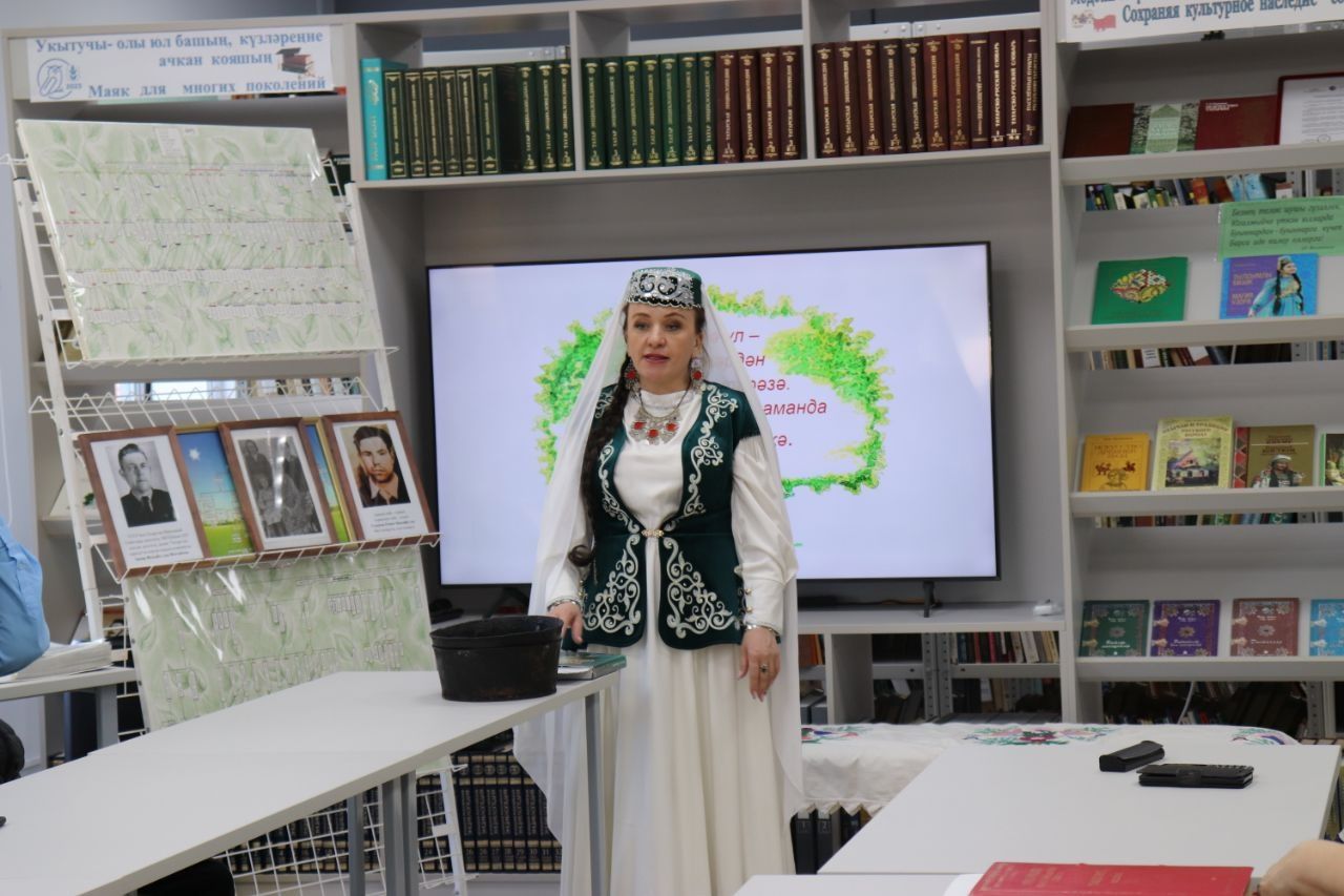 Апас үзәк китапханәсендә “Үз буыныңны бел” кичәсе узды