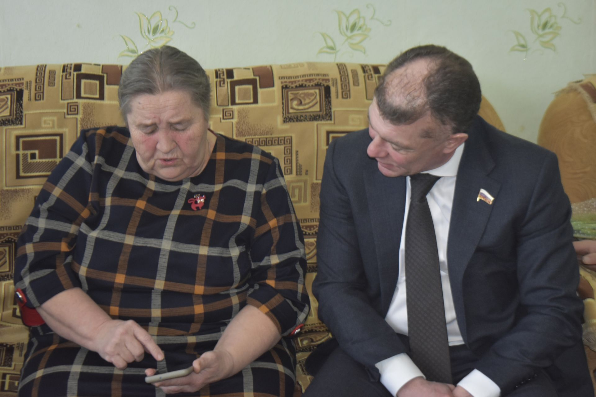 Россия Федерациясенең Дәүләт Думасы депутаты Максим Топилин батыр ир-егет үстергән Анага олы хөрмәтен белдерде