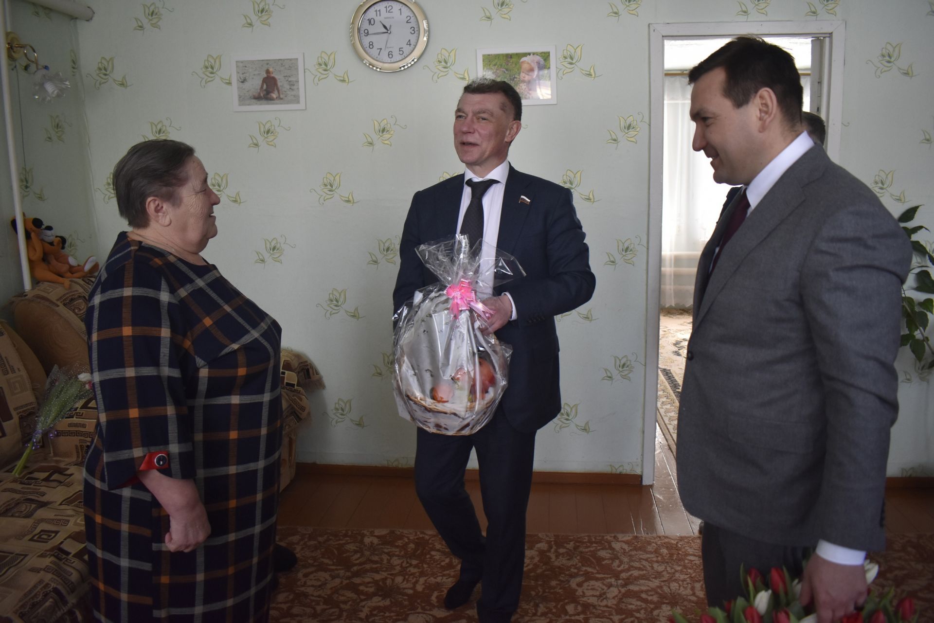 Россия Федерациясенең Дәүләт Думасы депутаты Максим Топилин батыр ир-егет үстергән Анага олы хөрмәтен белдерде