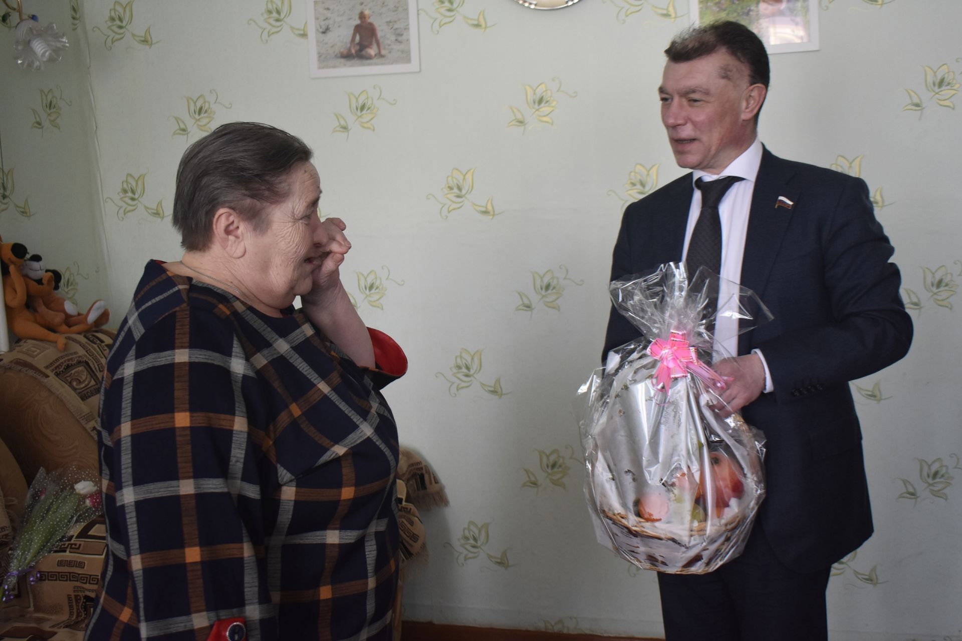 Россия Федерациясенең Дәүләт Думасы депутаты Максим Топилин батыр ир-егет үстергән Анага олы хөрмәтен белдерде