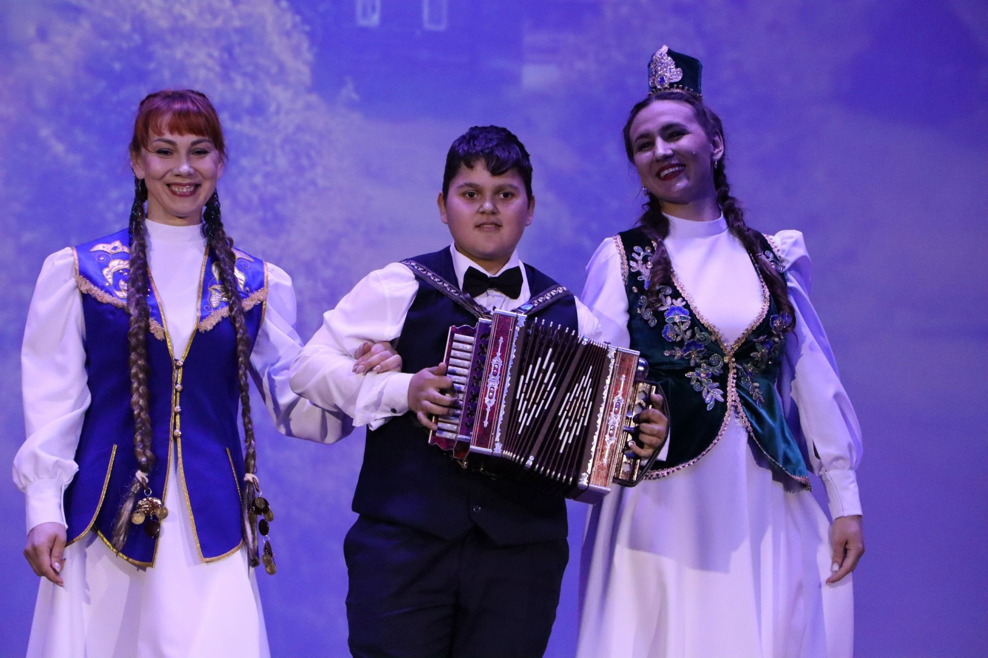Апаста үзенчәлекле әдәби тамаша: шигърияткә яңа караш