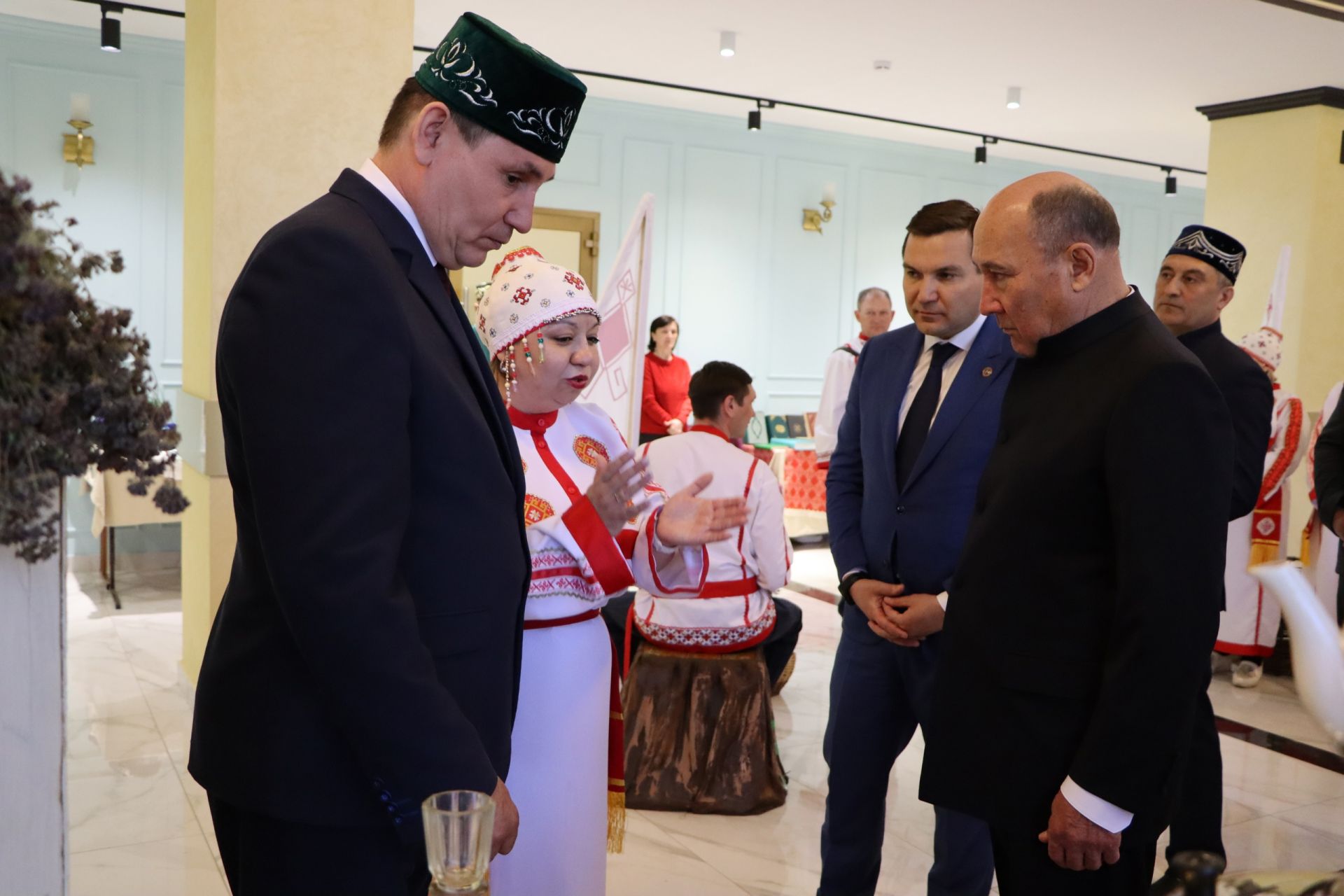 Апаста үзенчәлекле әдәби тамаша: шигърияткә яңа караш