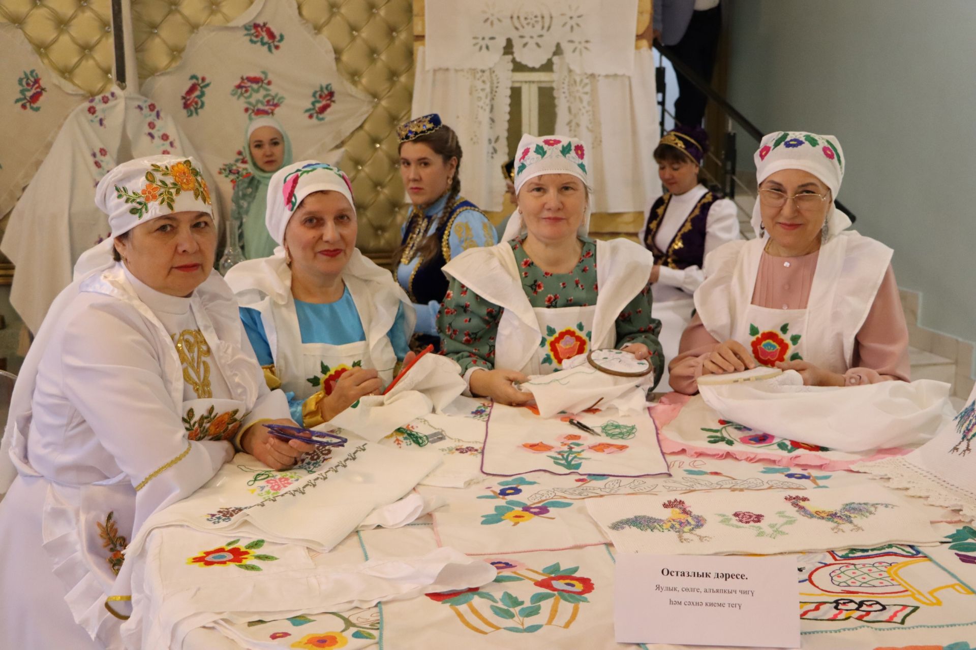 Апаста үзенчәлекле әдәби тамаша: шигърияткә яңа караш