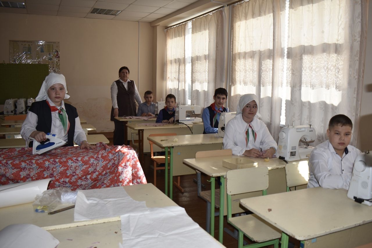 В Апастовской школе организована волонтерская группа «Дорогою добра»