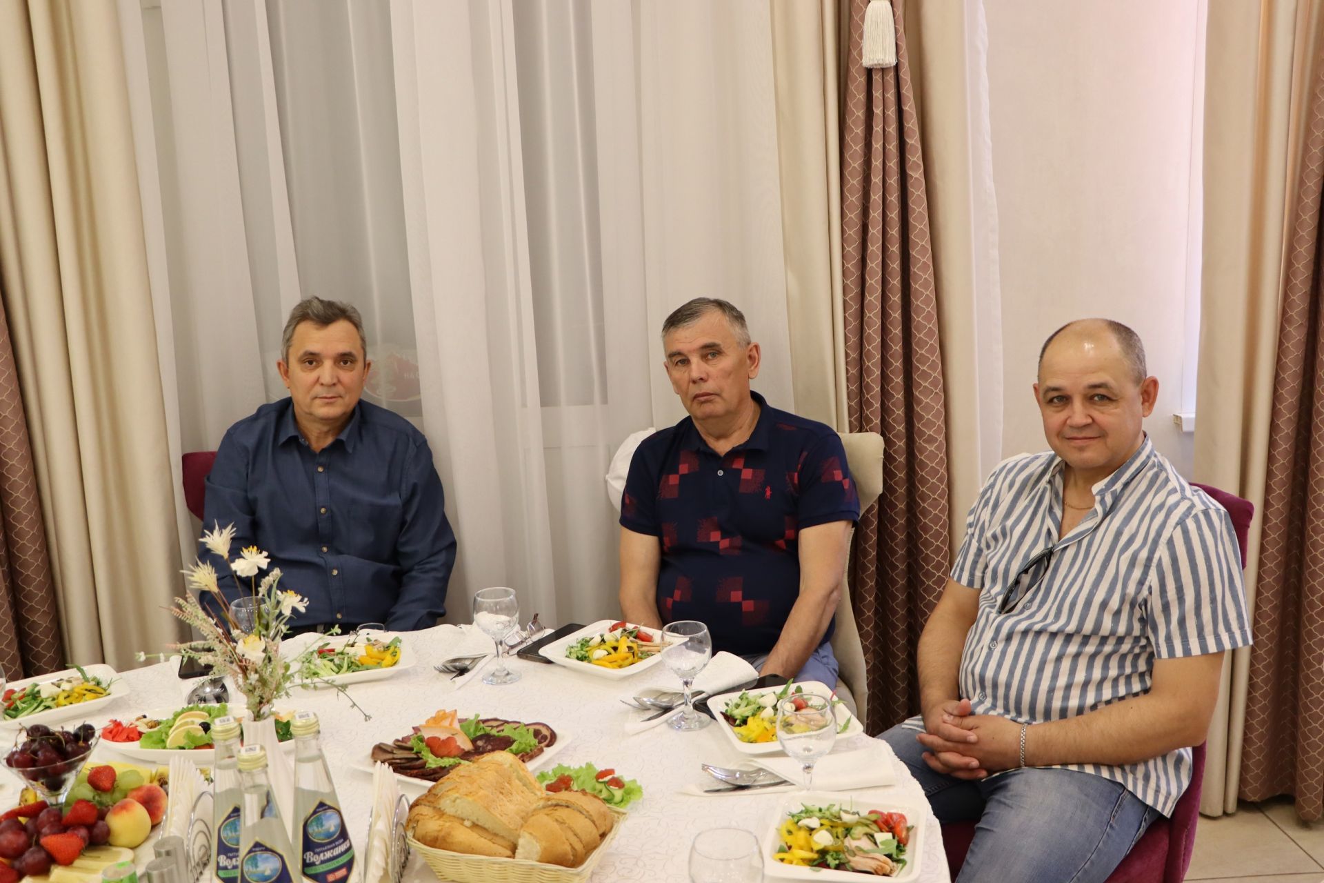 Апас эшмәкәрләре район башлыгы белән очрашты