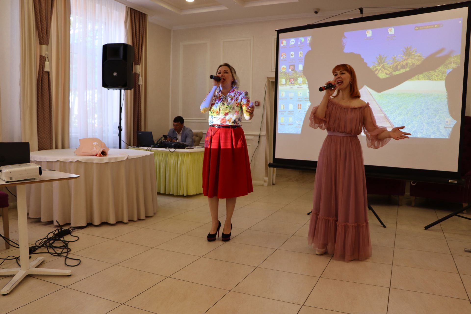 Апас эшмәкәрләре район башлыгы белән очрашты