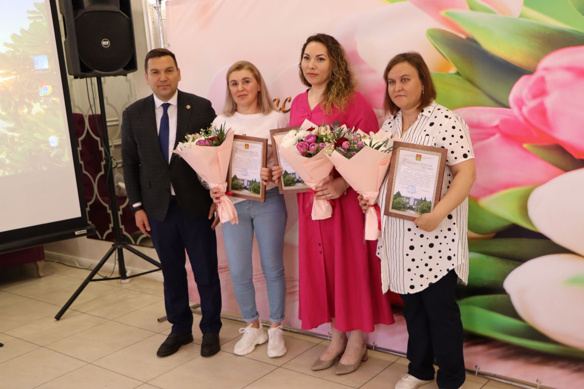 Апас эшмәкәрләре район башлыгы белән очрашты