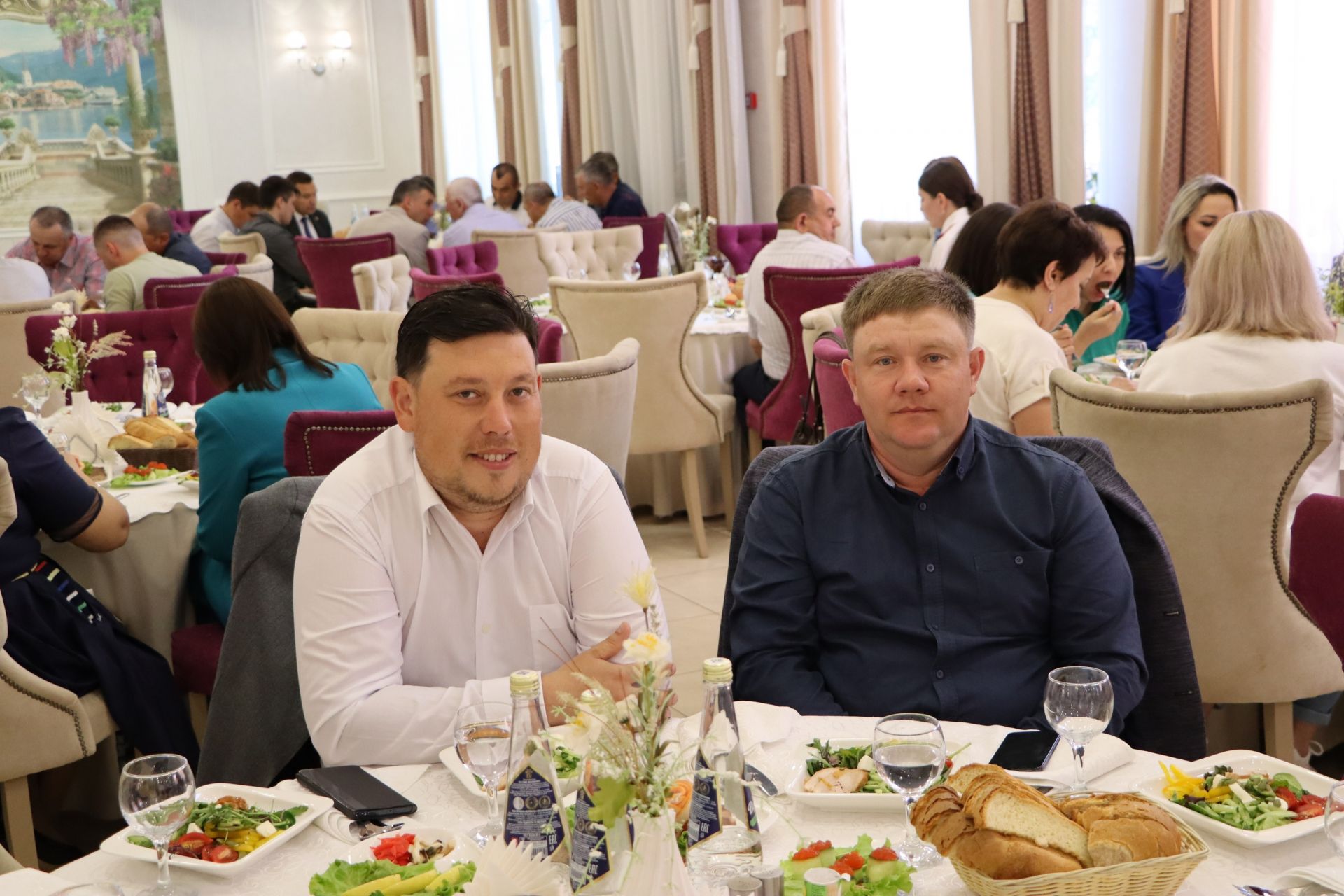Апас эшмәкәрләре район башлыгы белән очрашты