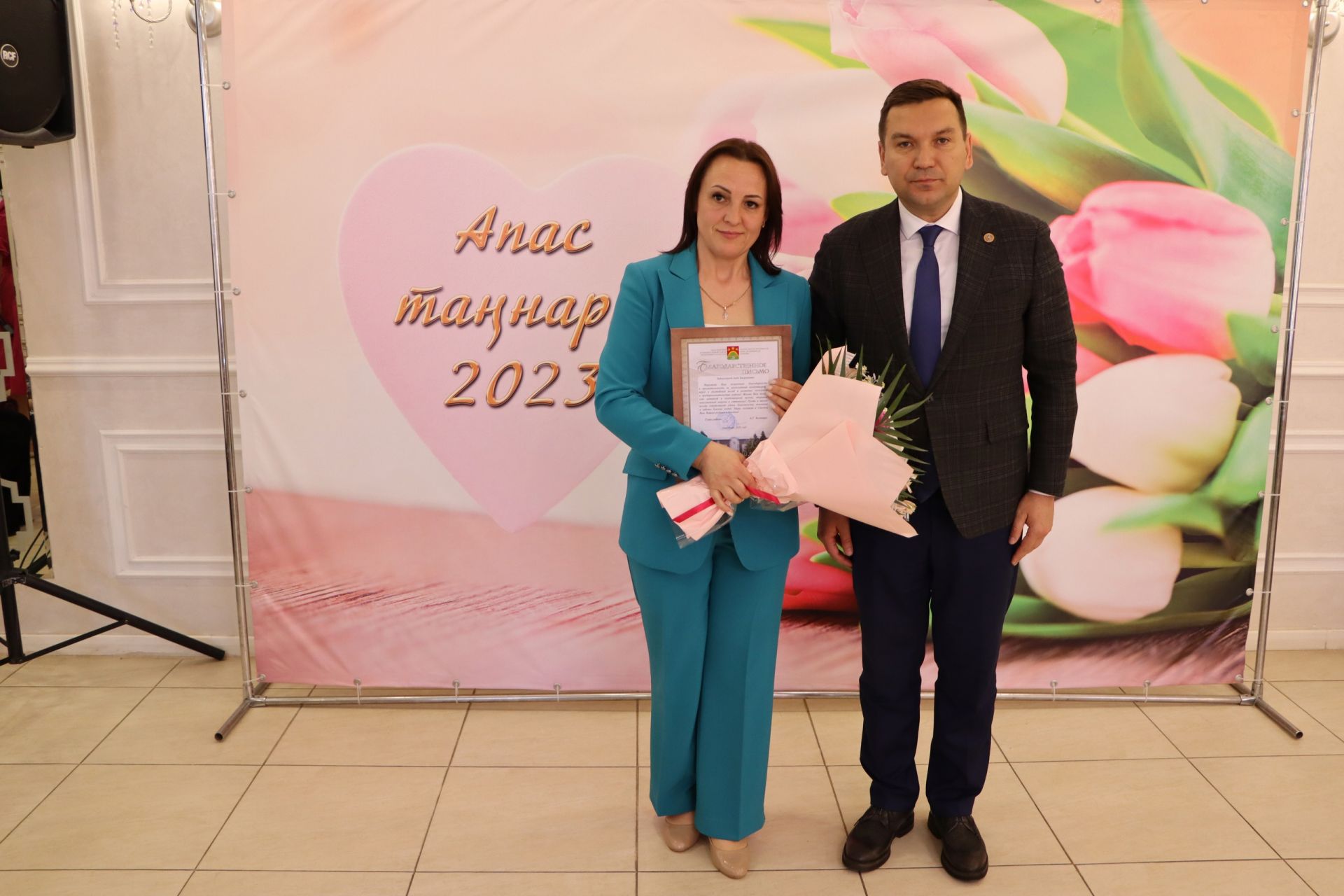 Апас эшмәкәрләре район башлыгы белән очрашты