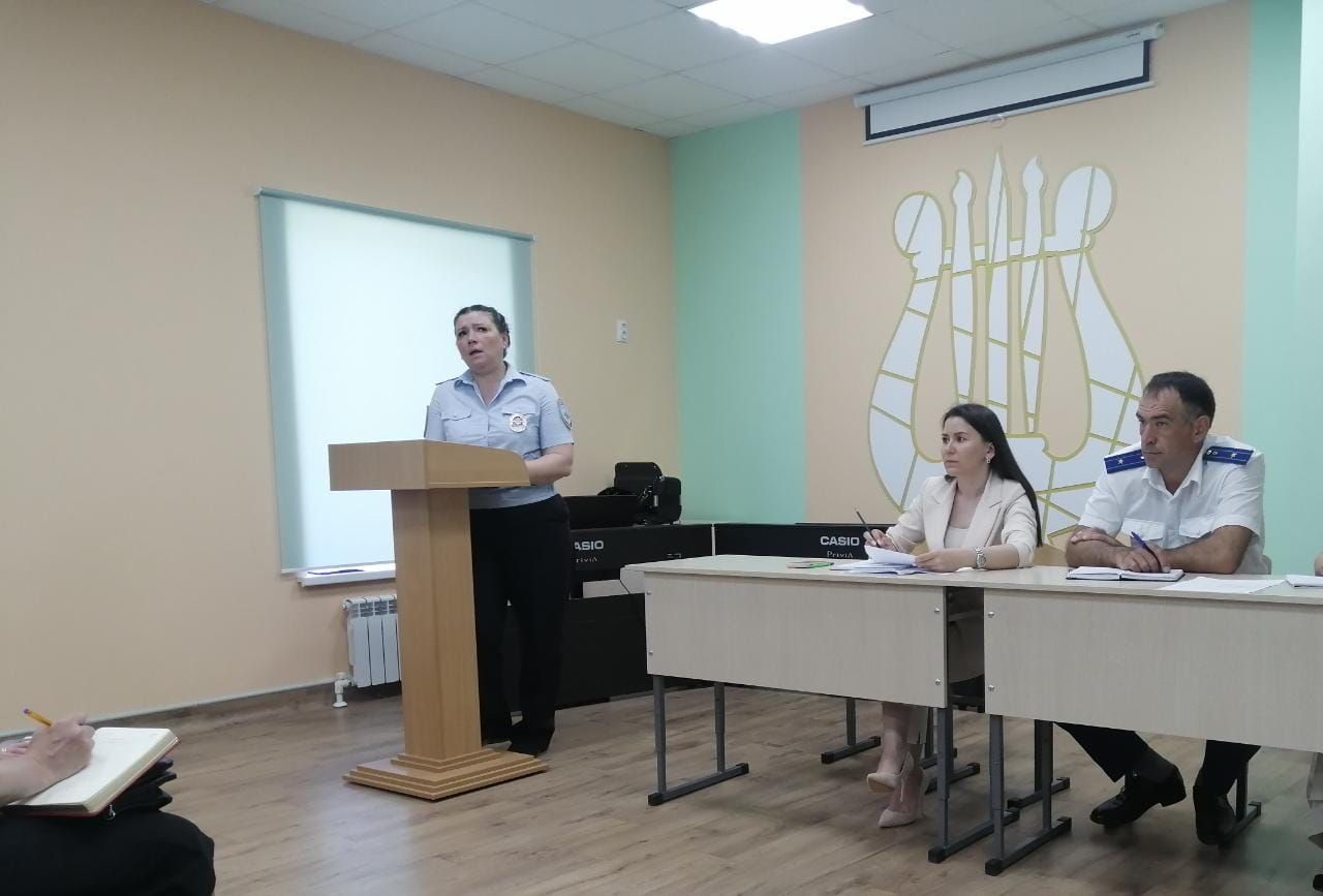 25 мая в подростковом клубе «Алга» прошло расширенное заседание комиссии по делам несовершеннолетних и защите их прав Апастовского района