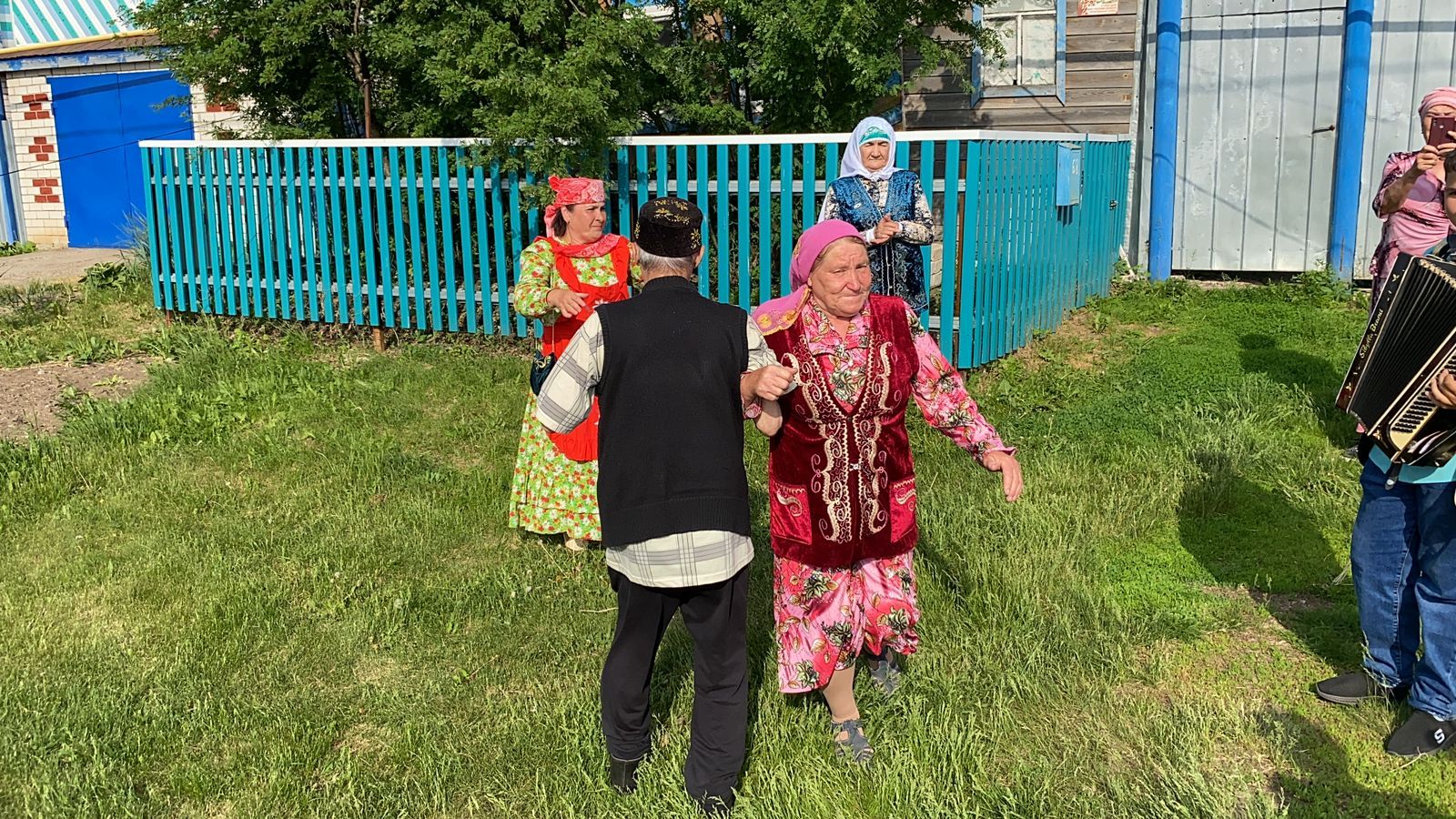 Иске Әнәле авылында Сабантуйга бүләк җыйдылар