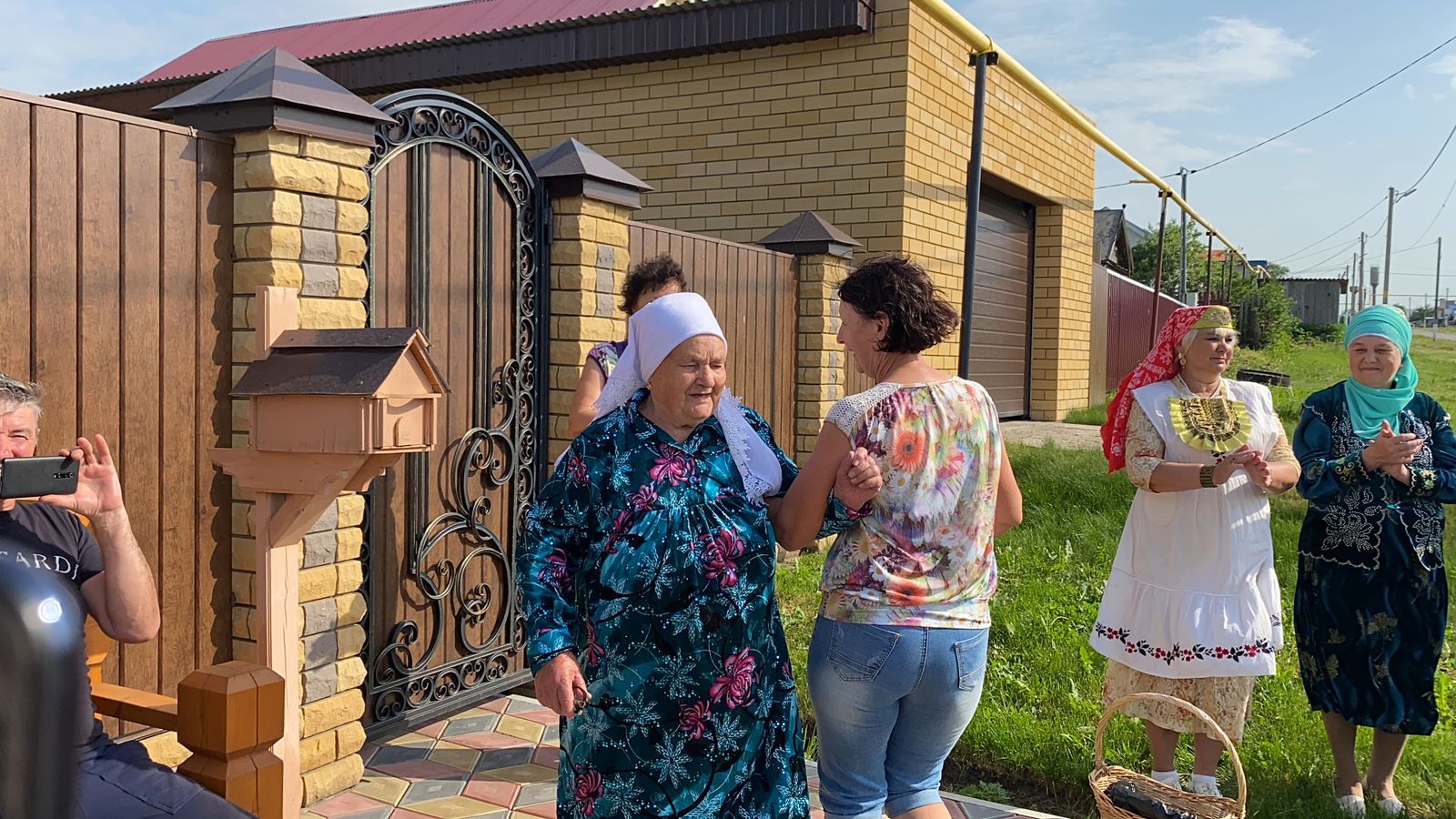 Иске Әнәле авылында Сабантуйга бүләк җыйдылар