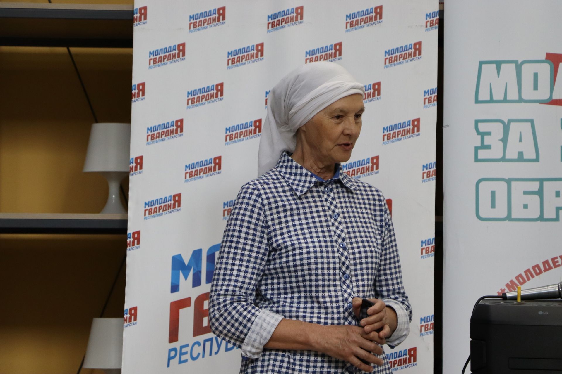 Апаста волонтерлар хәрби-контрактчы егет Салават Мингалиев белән очраштылар