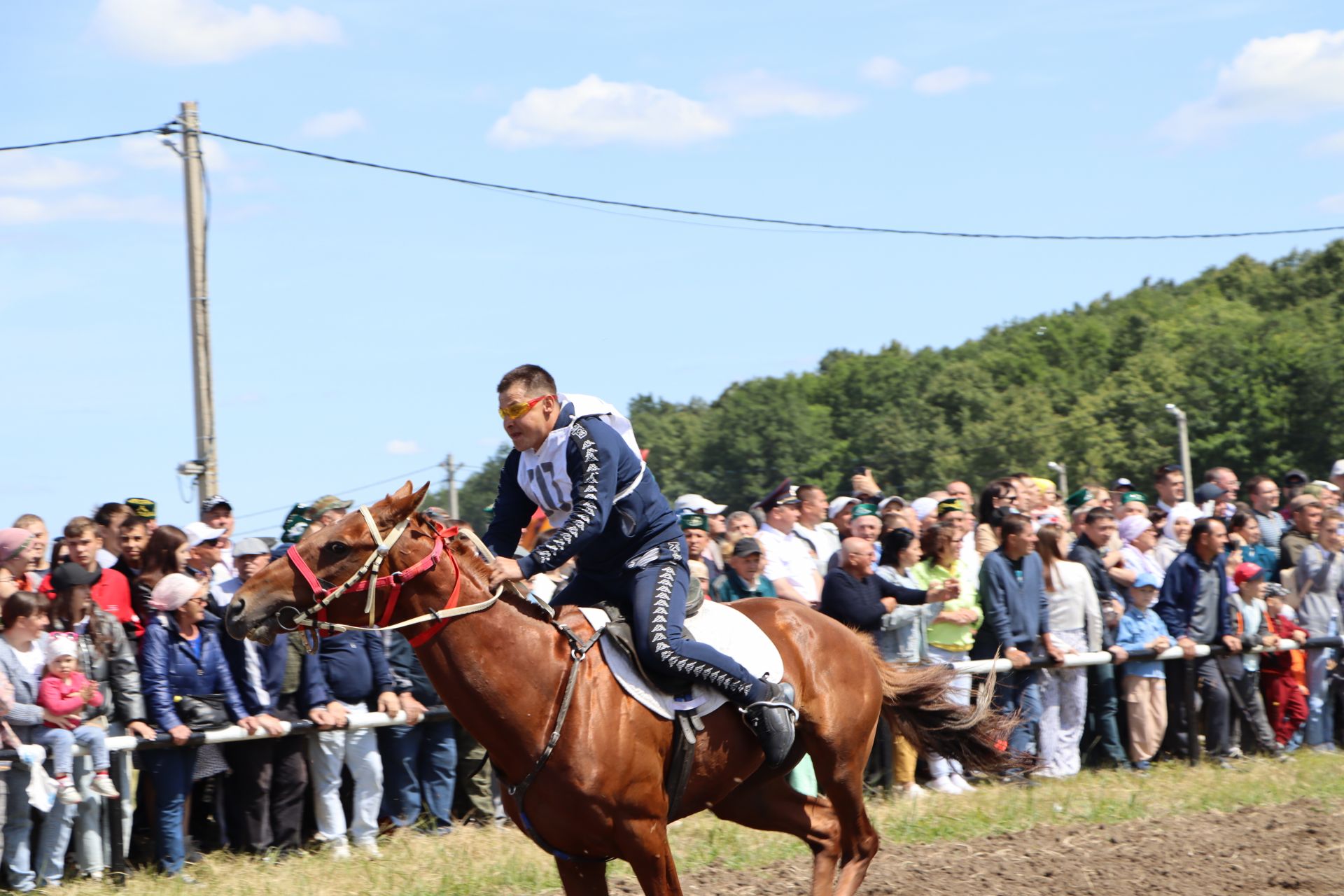 Апас Сабан туенда ат чабышы