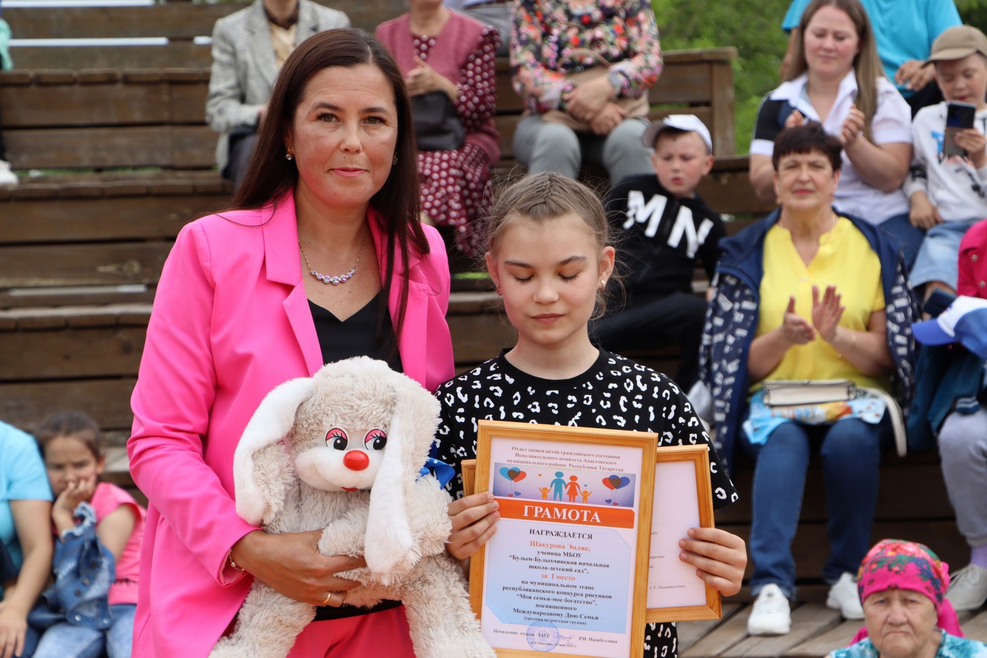 Апаста “Минем гаиләм – минем байлыгым” бәйгесе җиңүчеләре бүләкләр алды