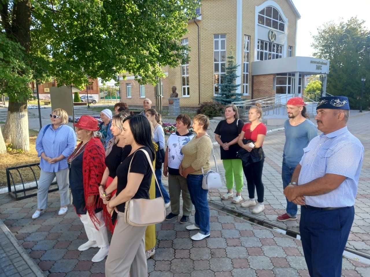 Кама Тамагы үзешчәннәре Апас халкына күңелле ял киче бүләк итте