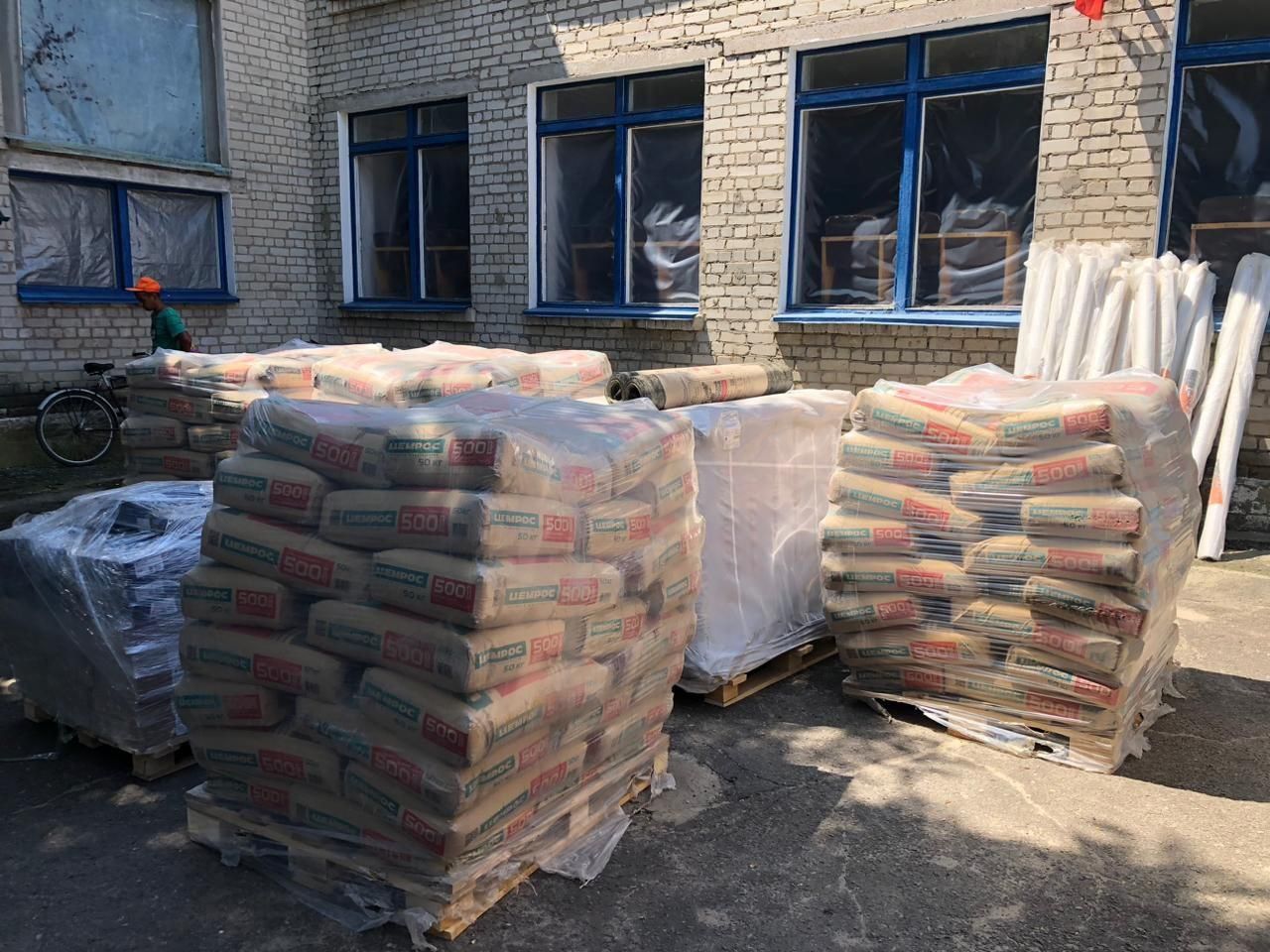 Апастан гуманитар йөк Лисичанс һәм Рубежное халкына барып җитте