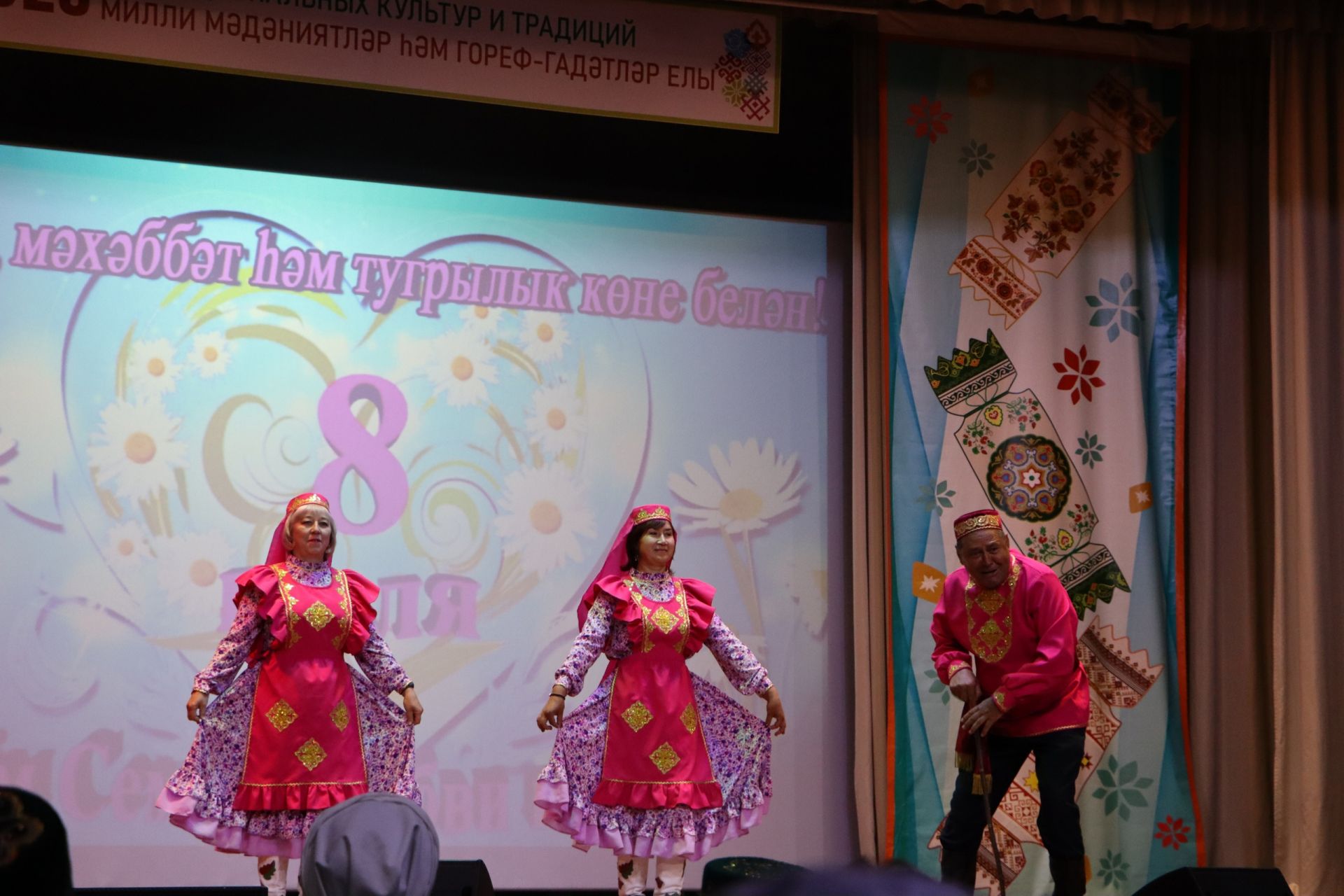 Апаста үрнәк гаилә юлы узган гаиләләр хөрмәтләнде