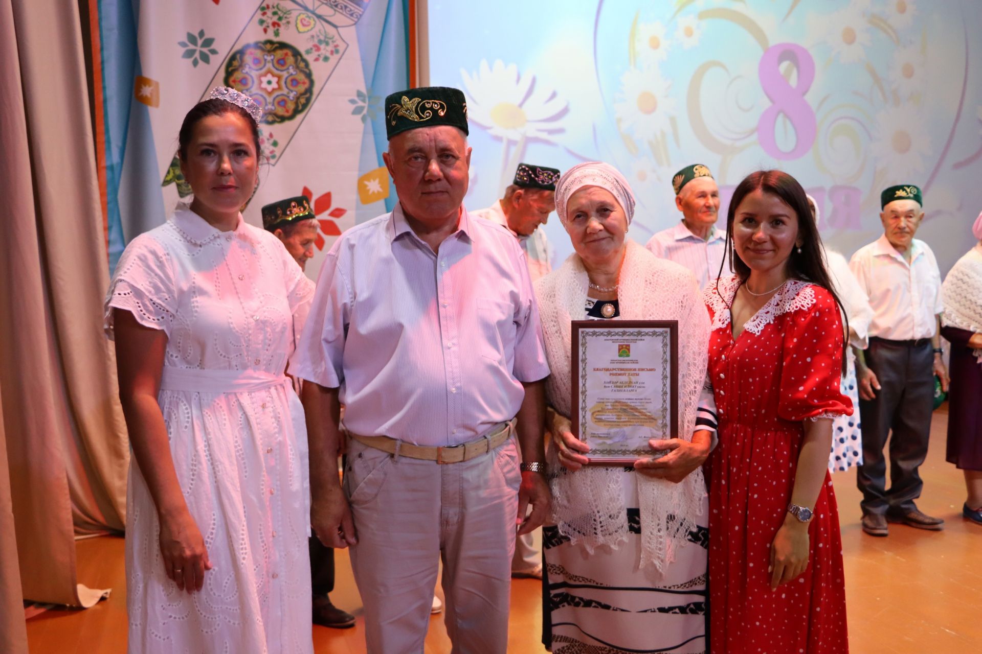 Апаста үрнәк гаилә юлы узган гаиләләр хөрмәтләнде