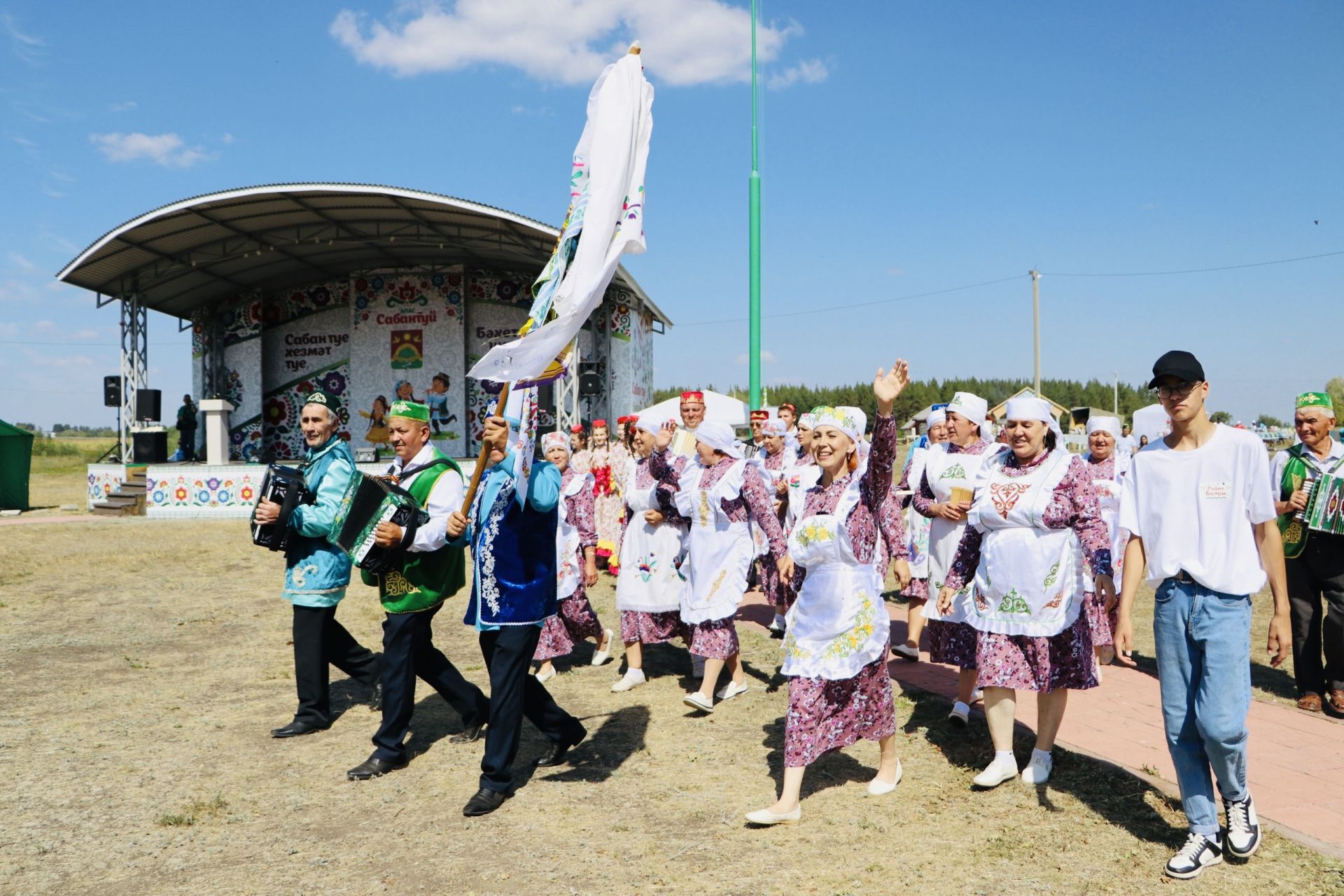 Апаста Әдәби Сабан туе узды