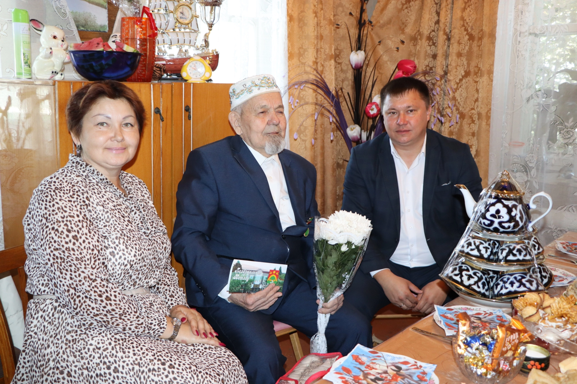 Азат абый Гомәров гомерен туган ягына хезмәт итүгә багышлаган