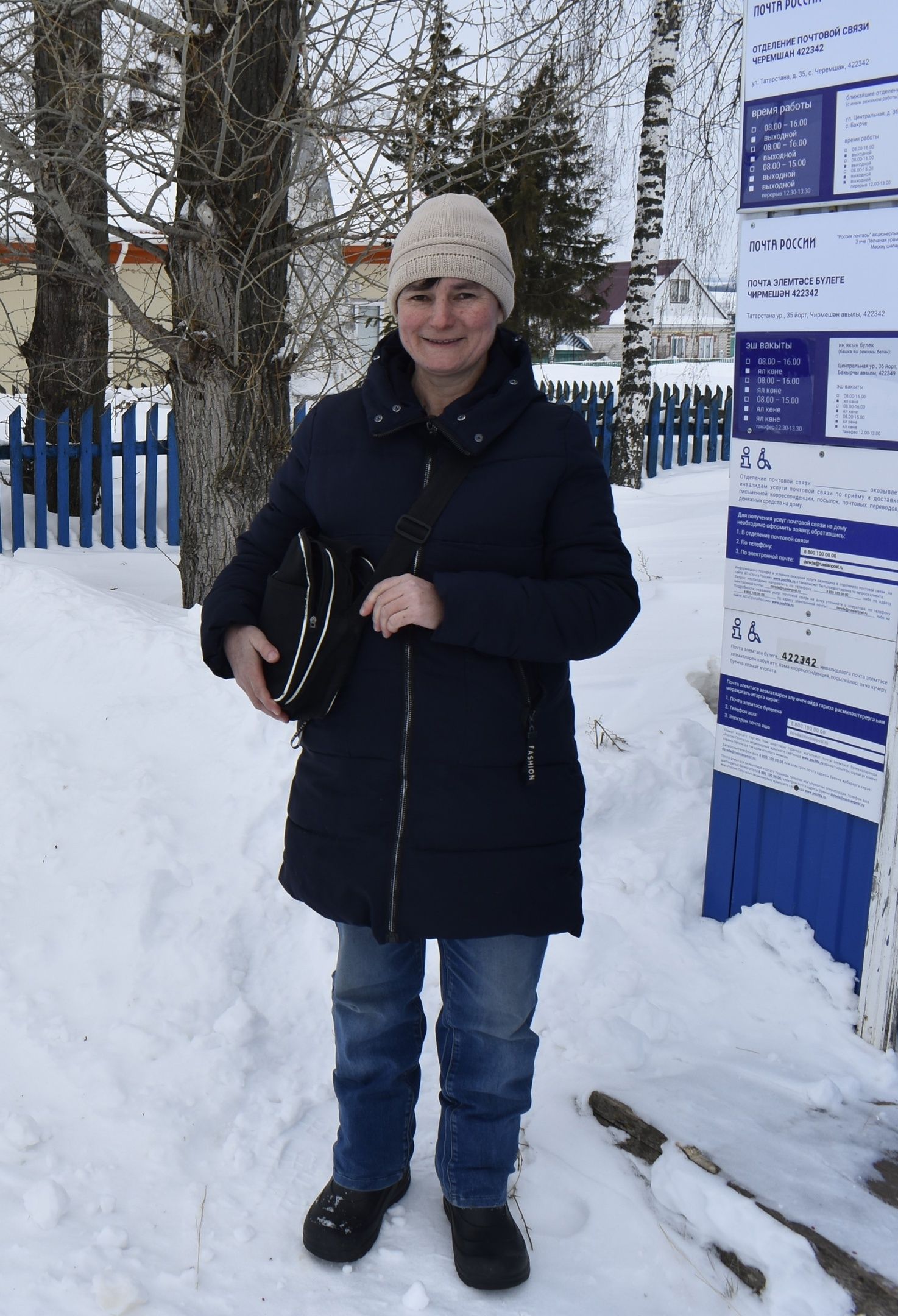 Чирмешән бүлекчәсендә эшләүче хат ташучыларның авыр сумкаларында ниләр генә юк: газета-журналлары, хаты, утка-суга, торак өчен тәләү квитанцияләре, пенсия, субсидия тарату, товар сату да аларның вазыйфасына күчте