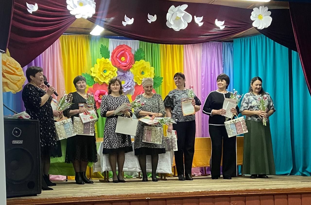 Югары Ындырчы авылында апалы-сеңелле уңган кызлар ярышкан