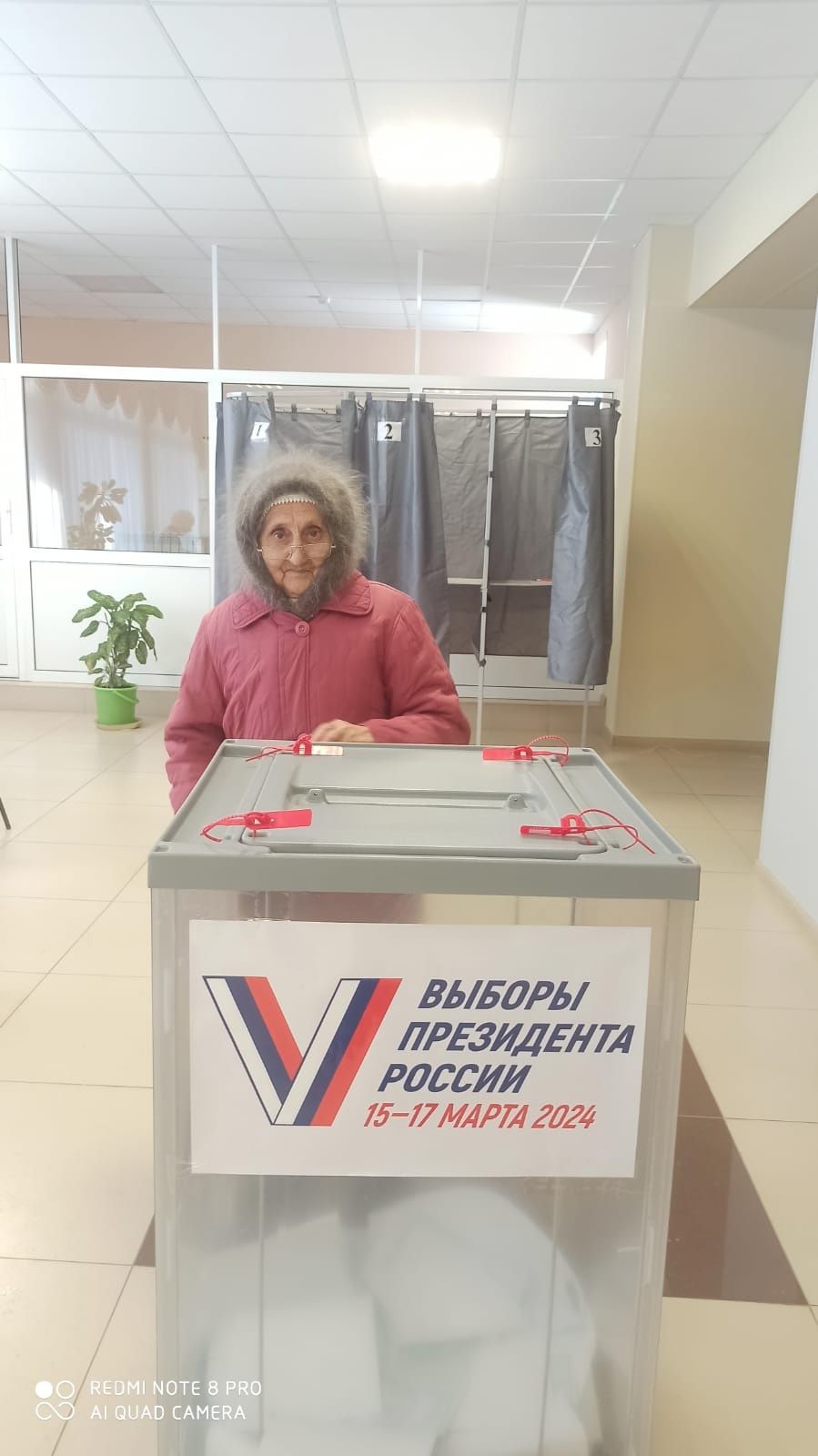 Урта Балтайдан иң өлкән сайлаучылар догаларын укый-укый, үз тавышларын бирделәр