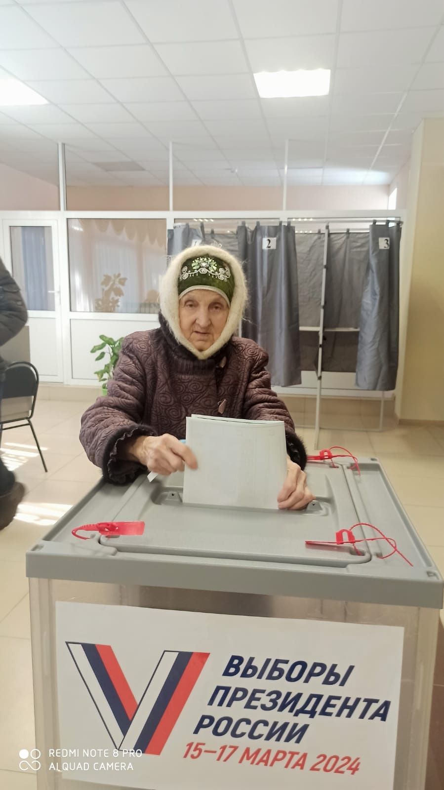 Урта Балтайдан иң өлкән сайлаучылар догаларын укый-укый, үз тавышларын бирделәр