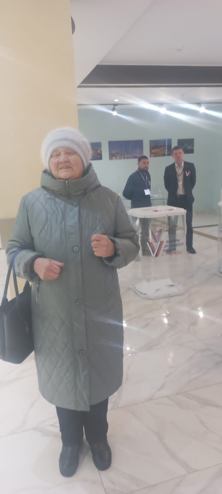 Апаста яшәүче хәрби егет әнисе Кәүсәр Нигъмәтҗанова иң беренче булып үз тавышын биргән