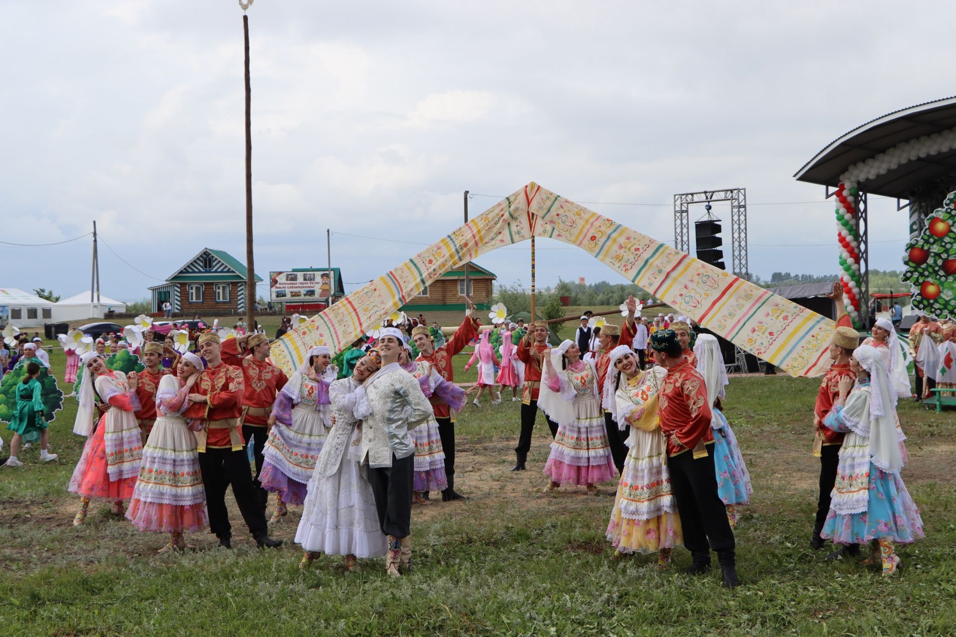 Апас Сабан туенда гореф-гадәтләр, гаилә кыйммәтләре яңара