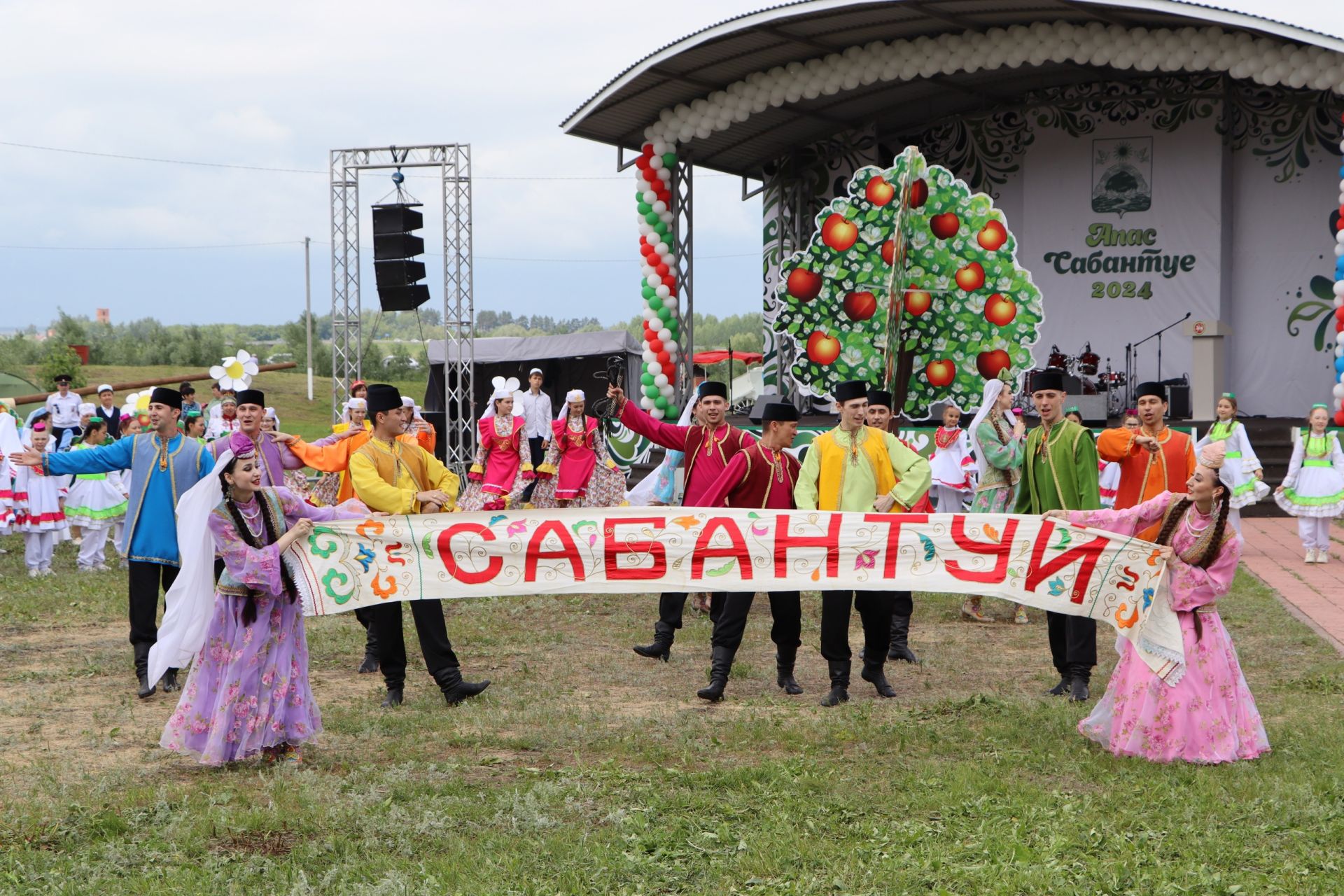 Апас Сабан туенда гореф-гадәтләр, гаилә кыйммәтләре яңара