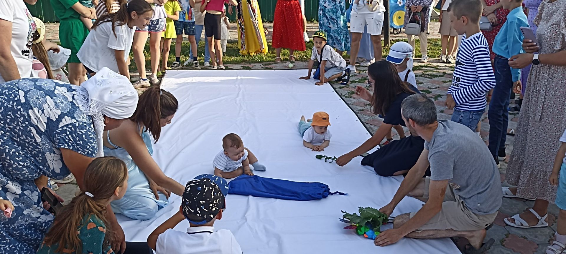 Апаста “Ромашкалы бәхет” бәйрәме узды