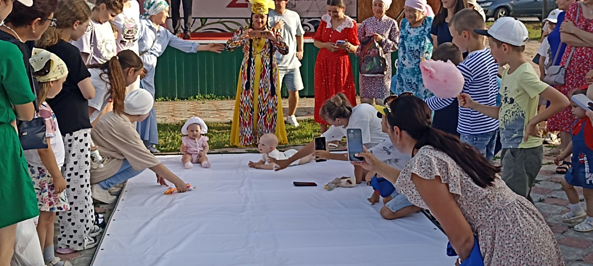 Апаста “Ромашкалы бәхет” бәйрәме узды