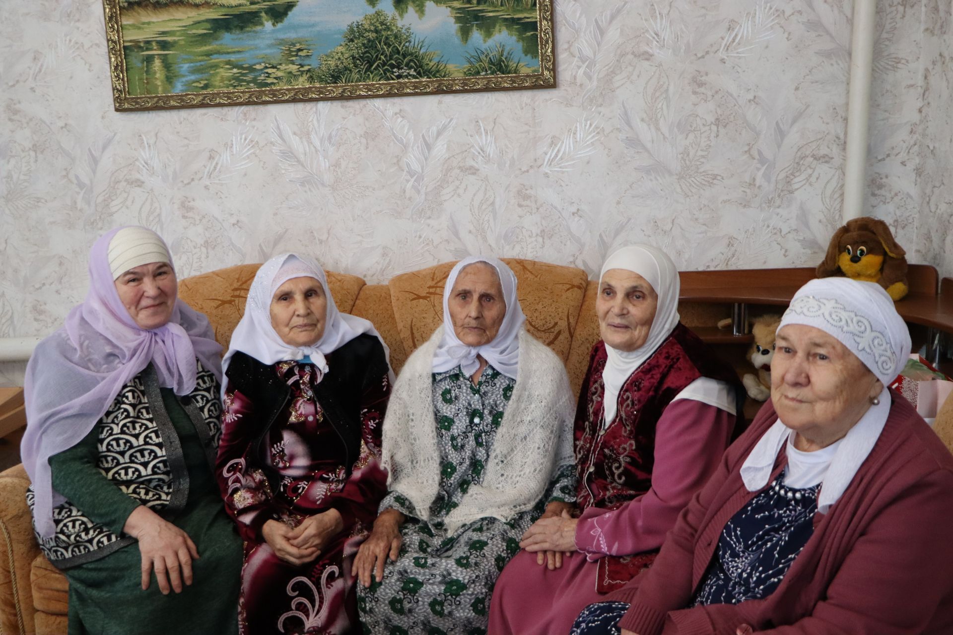 Заготзерно бистәсендә яшәүче Дания әби Гатауллина Ил башлыгының Котлау хатын алды