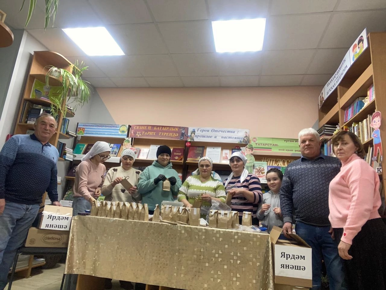 Кече Болгаер китапханәсендә хәрбиләр өчен чәйләр ясадылар