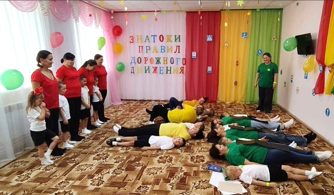 В Каратунском детском саду » Гульчечек» прошёл  конкурс-соревнование среди воспитанников и их родителей на знание Правил дорожного движения