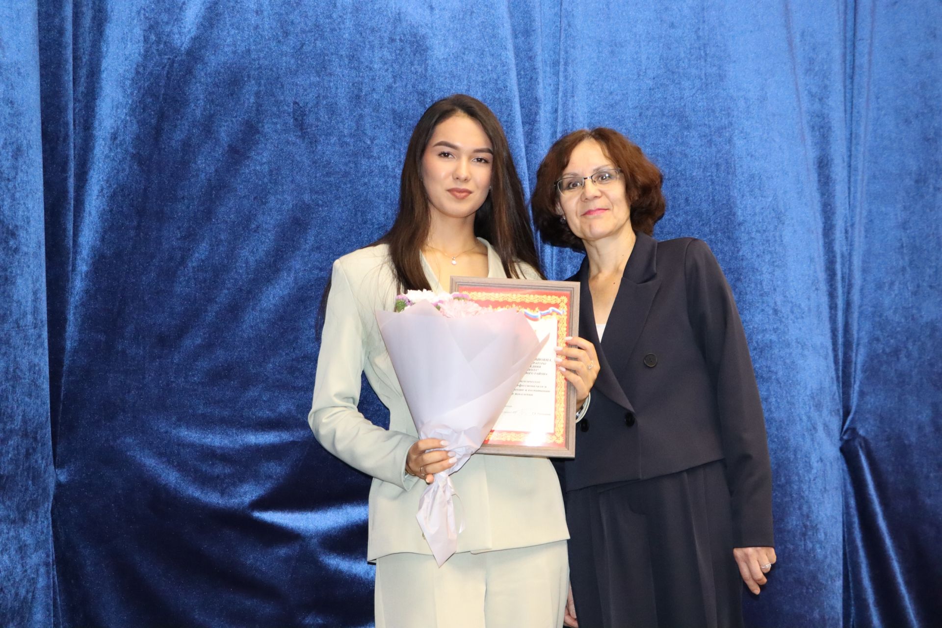 Апаста мөгаллимнәр һәм тәрбиячеләр һөнәри бәйрәмнәрен билгеләп үттеләр