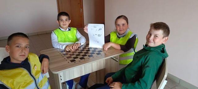 Юные инспекторы движения провели интерактивную викторину по ПДД в рамках национального проекта «Молодежь и дети»