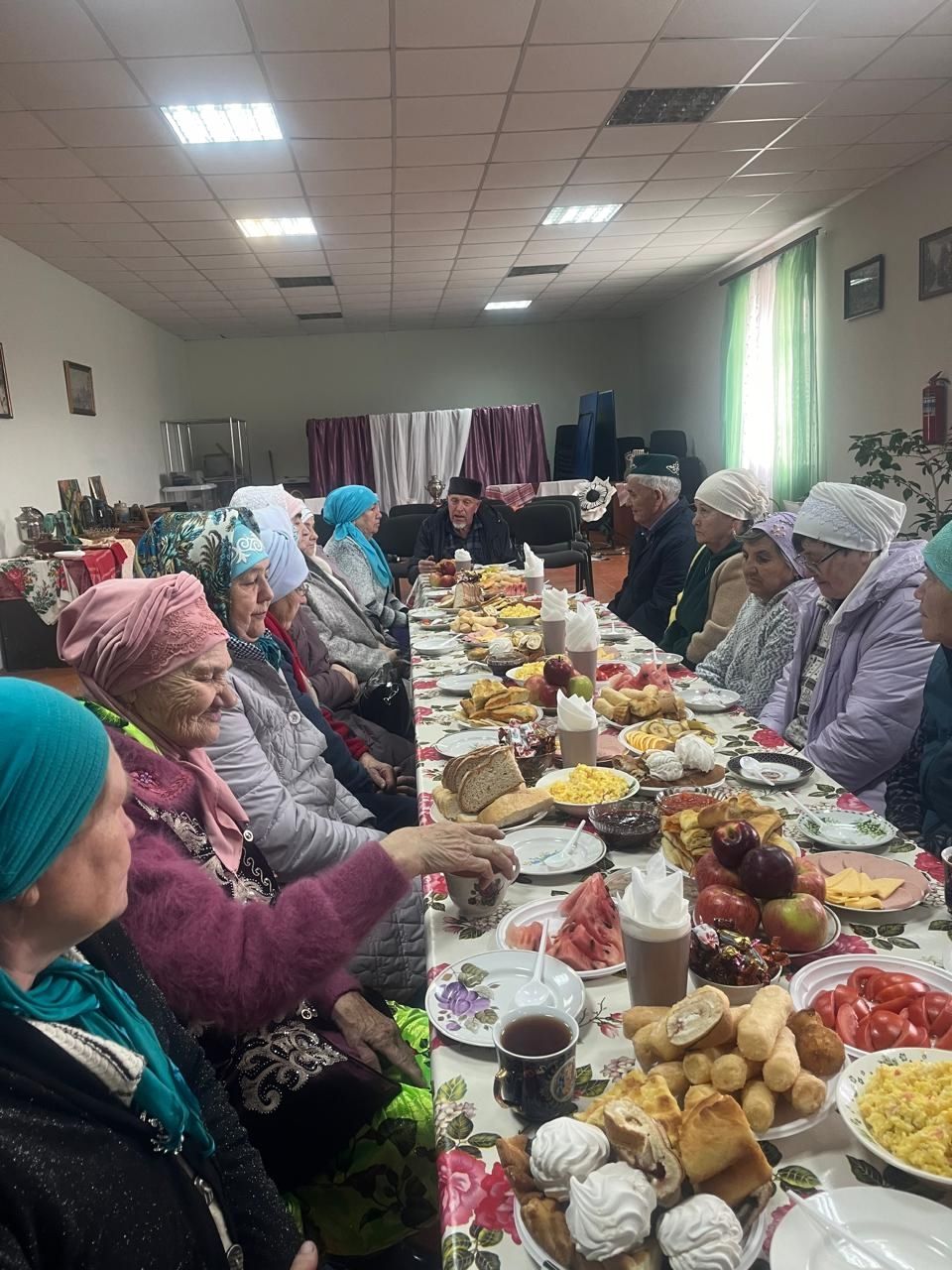 Иске Әнәле клубында хәрбиләрнең әниләре һәм өлкәннәр хөрмәтләнде