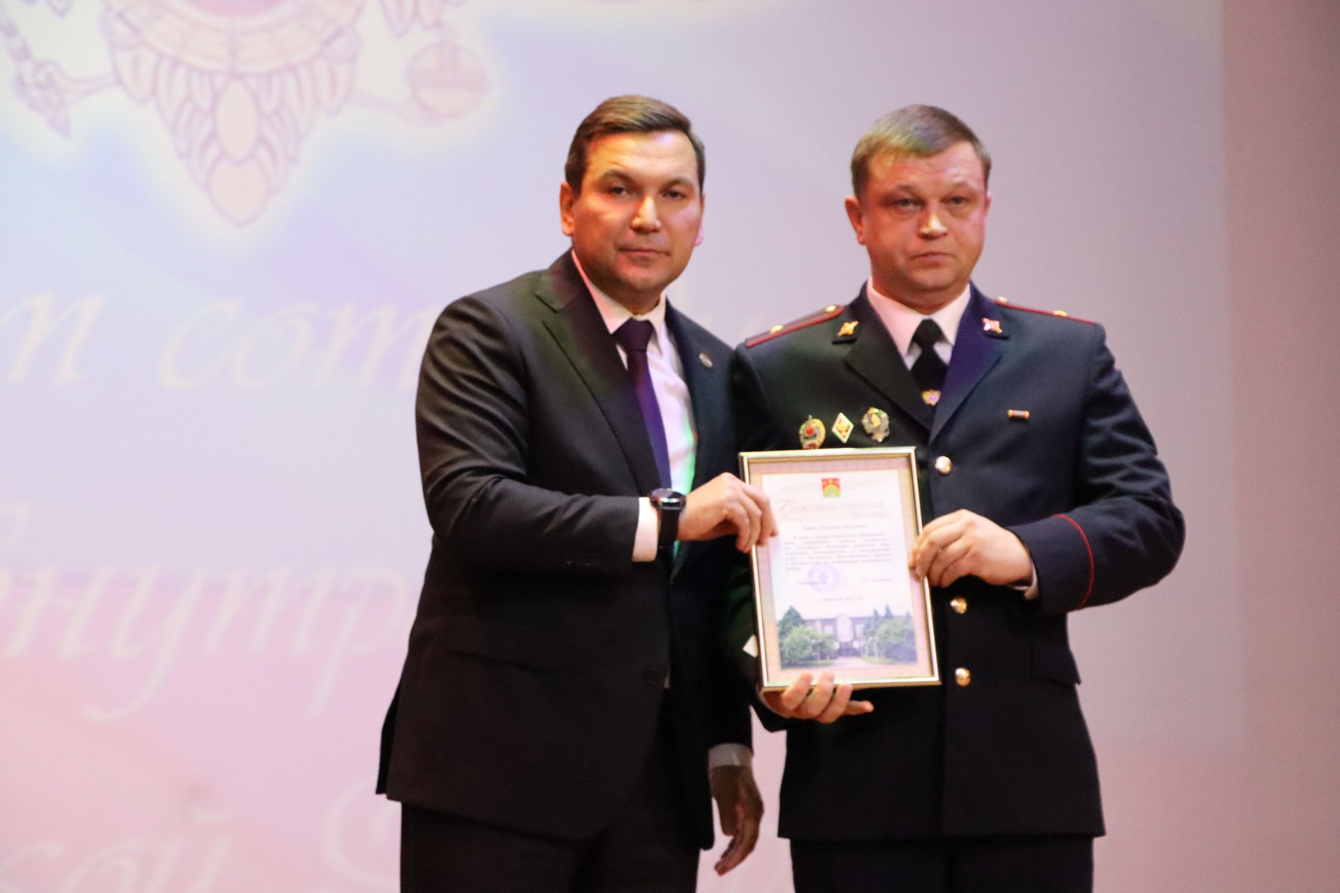 Апаста район эчке эшләр бүлеге хезмәткәрләрен хөрмәтләделәр
