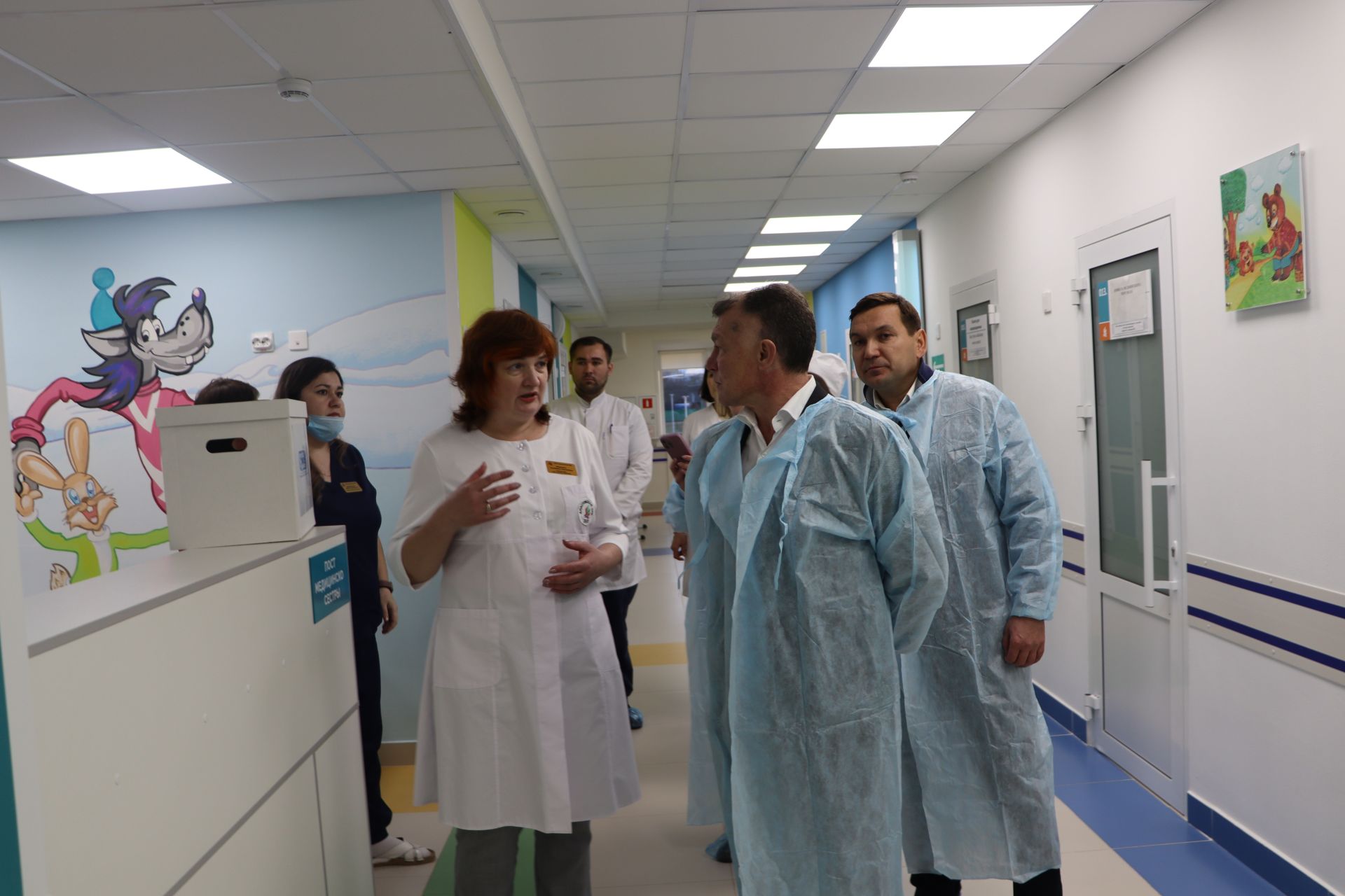 Россия Федерациясе Дәүләт Думасы депутаты Максим Топилин район хастаханәсендә дәваланучы нәниләр янында булды
