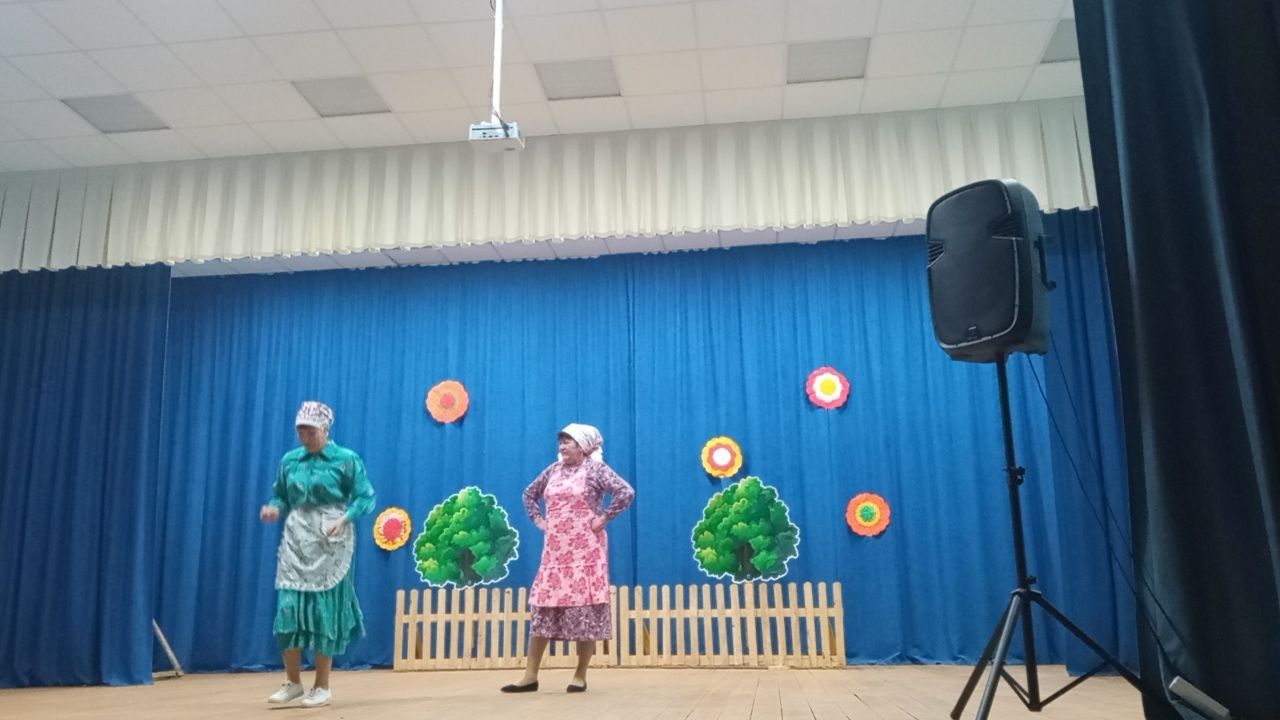 Иске Йомралы үзешчәннәре Олы Бакырчы халкына бәйрәм концерты бүләк итте